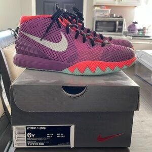 Nike Kyrie 1 (GS) size 6 grade school, size 7.5 women’s